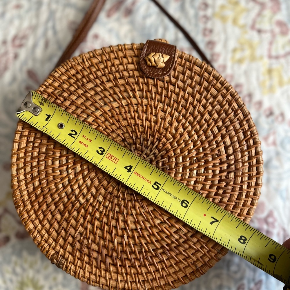 Crossbody tan straw purse, mint condition